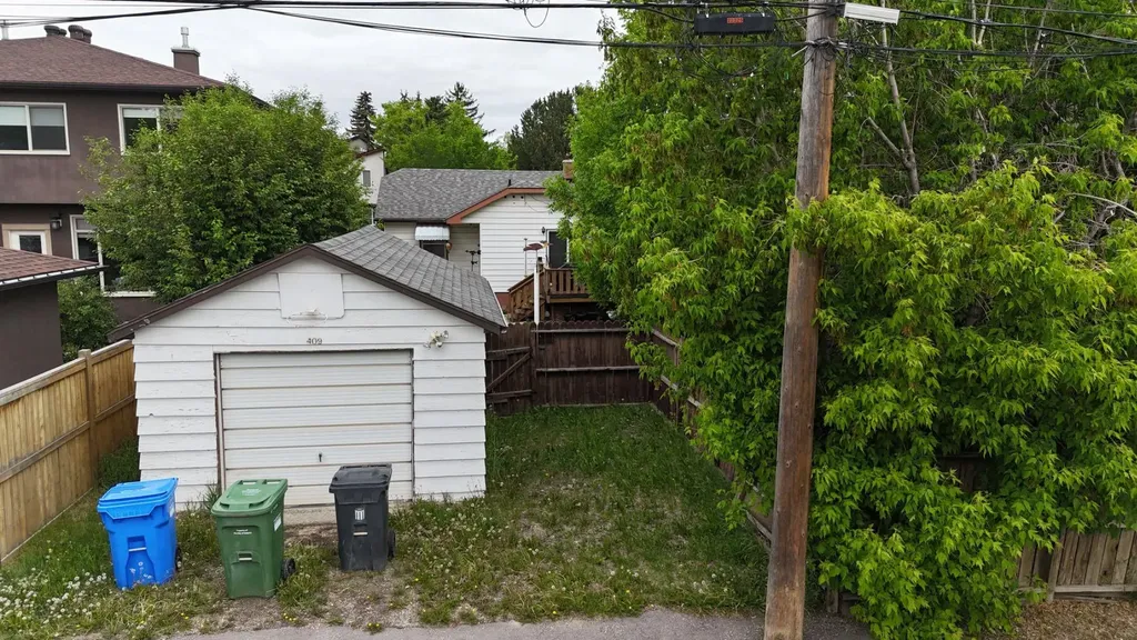 409 29 Avenue NW Calgary AB T2M 2M4