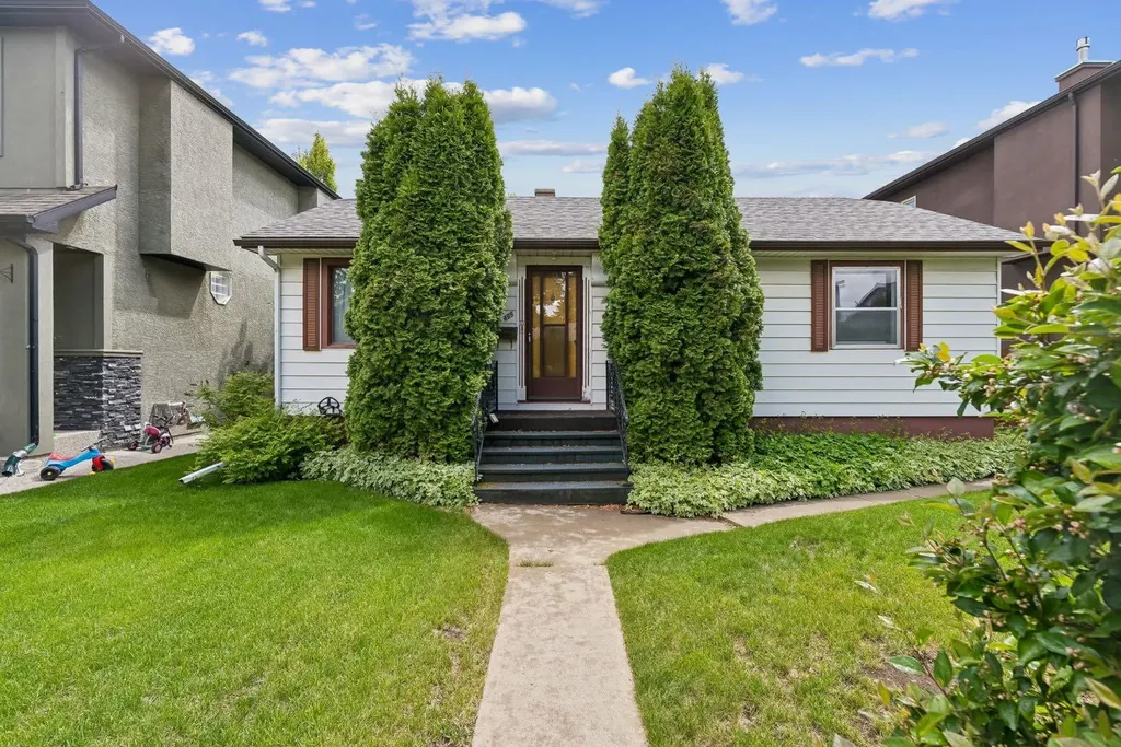 409 29 Avenue NW Calgary AB T2M 2M4