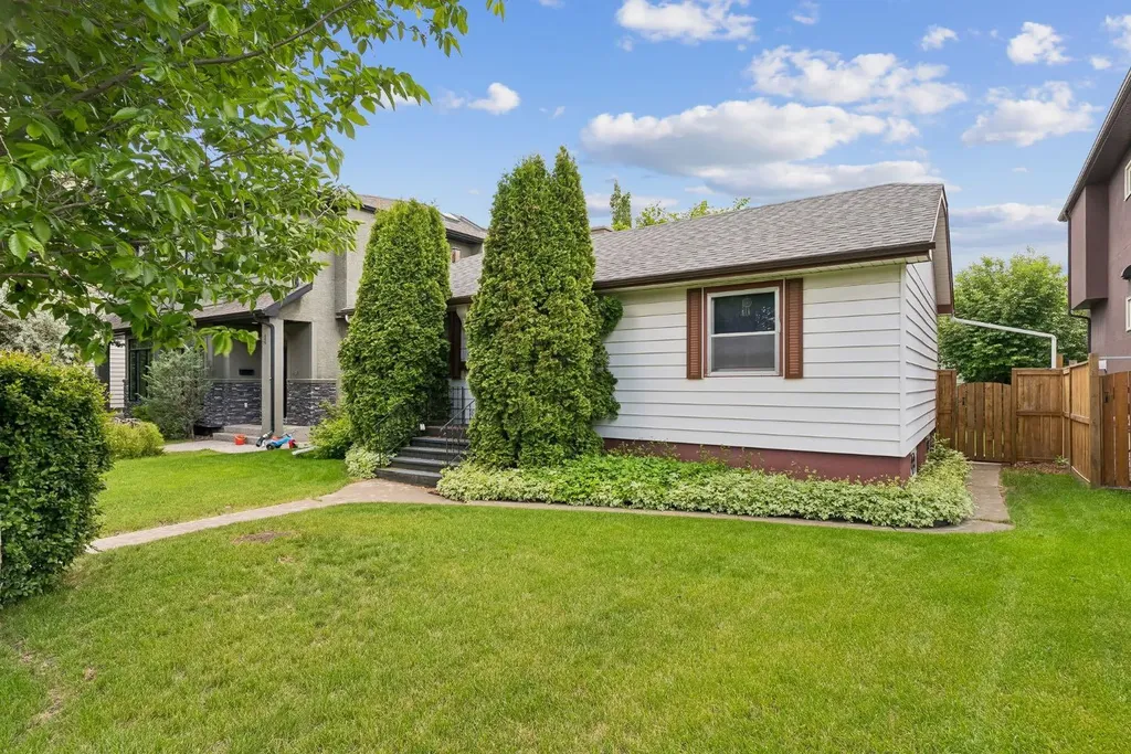 409 29 Avenue NW Calgary AB T2M 2M4