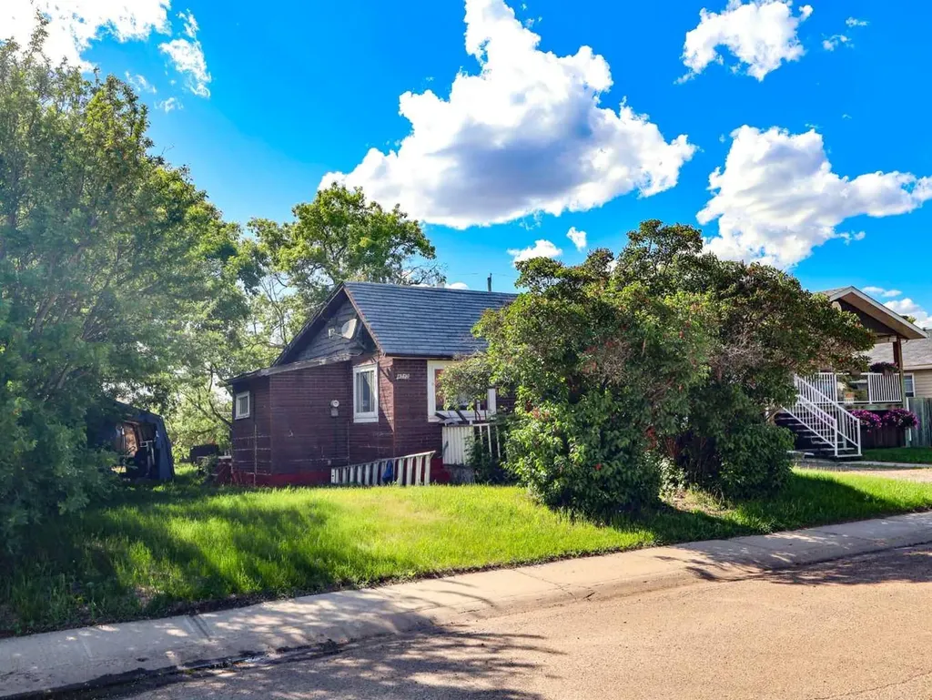 4712 54 Street Stettler AB T4K1B2