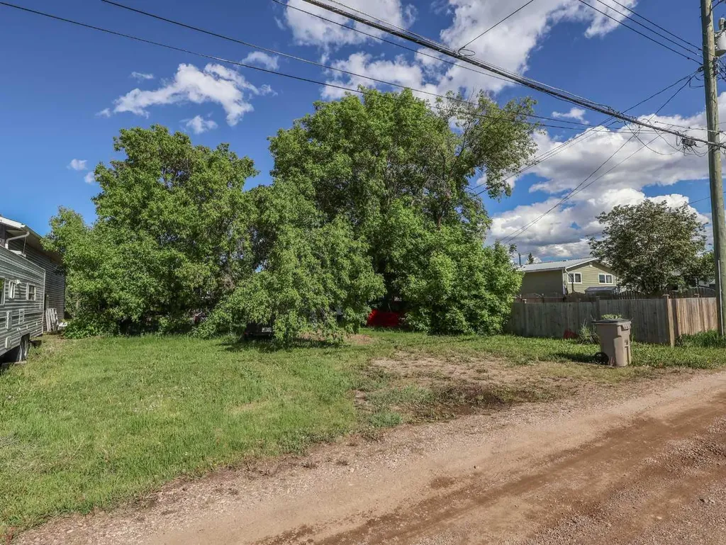 4712 54 Street Stettler AB T4K1B2