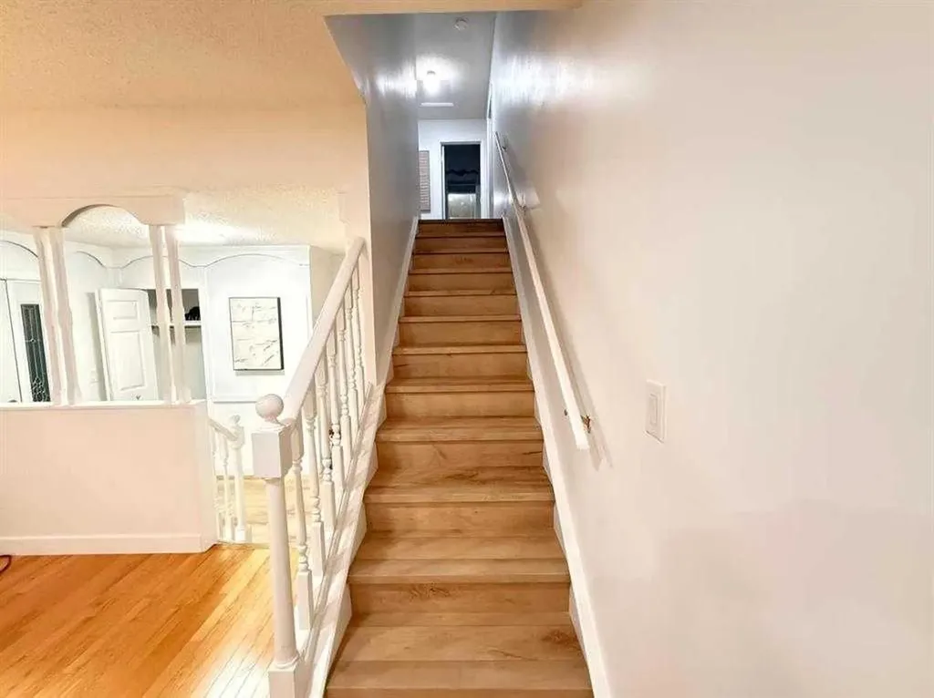 5632 Dalhousie Drive NW Calgary AB T3A1P9