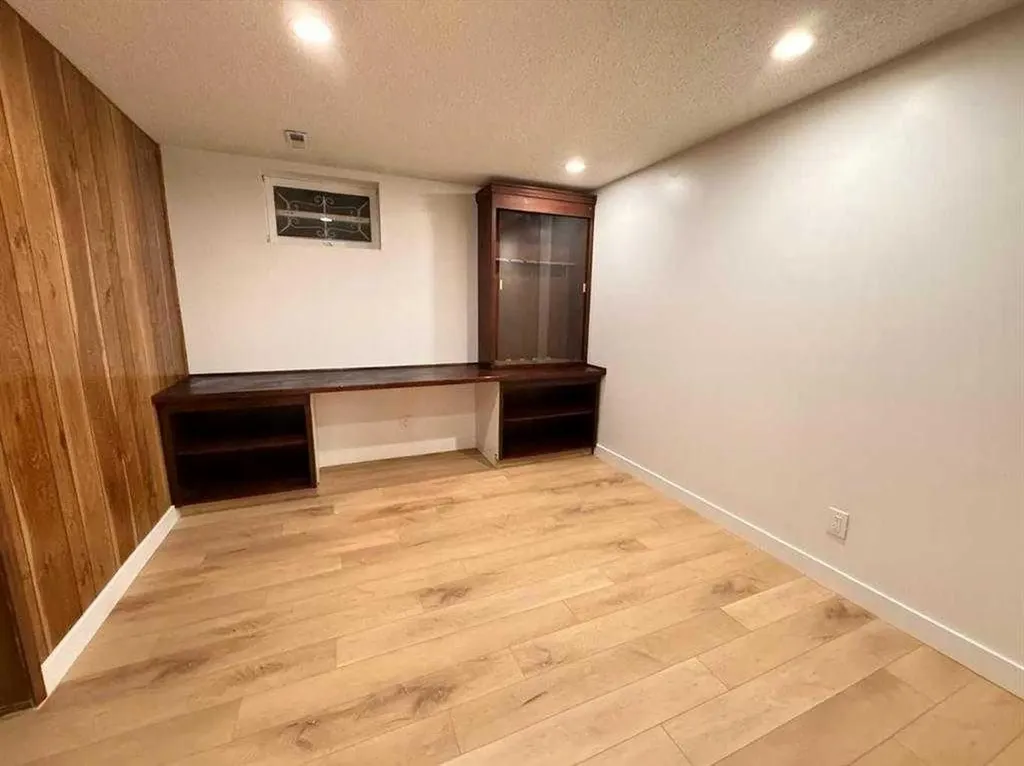 5632 Dalhousie Drive NW Calgary AB T3A1P9