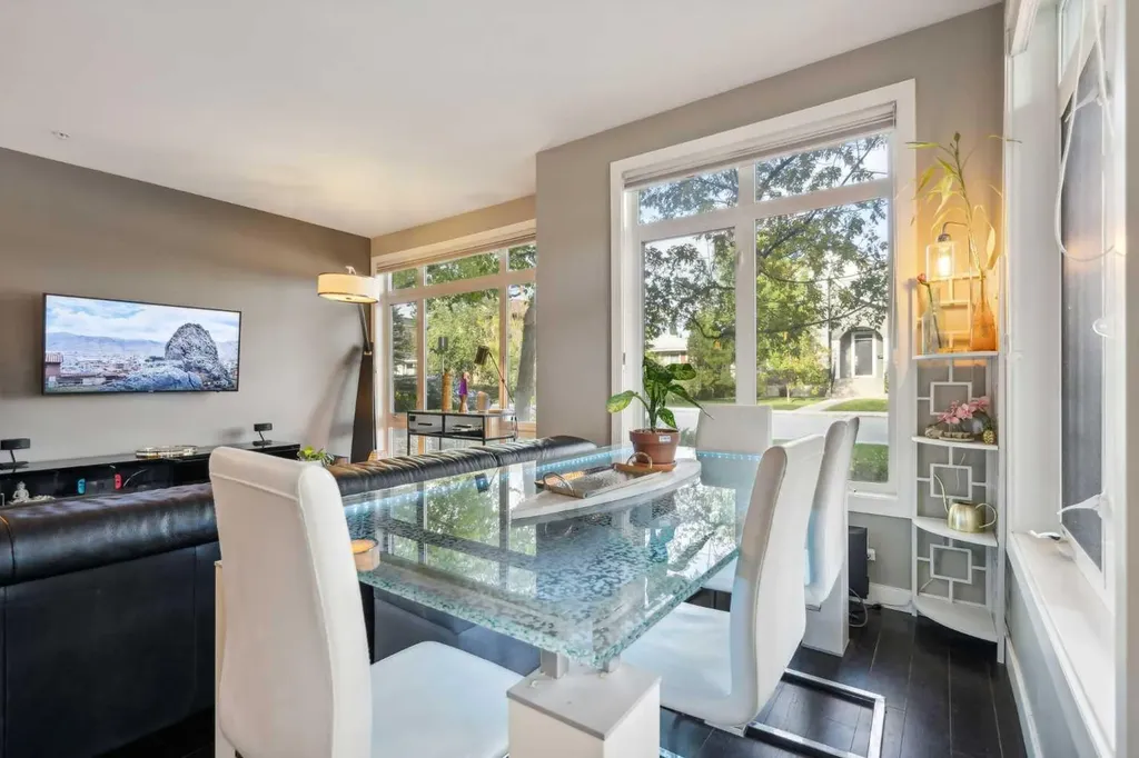 540 34 Street NW Calgary AB T2N 2X7