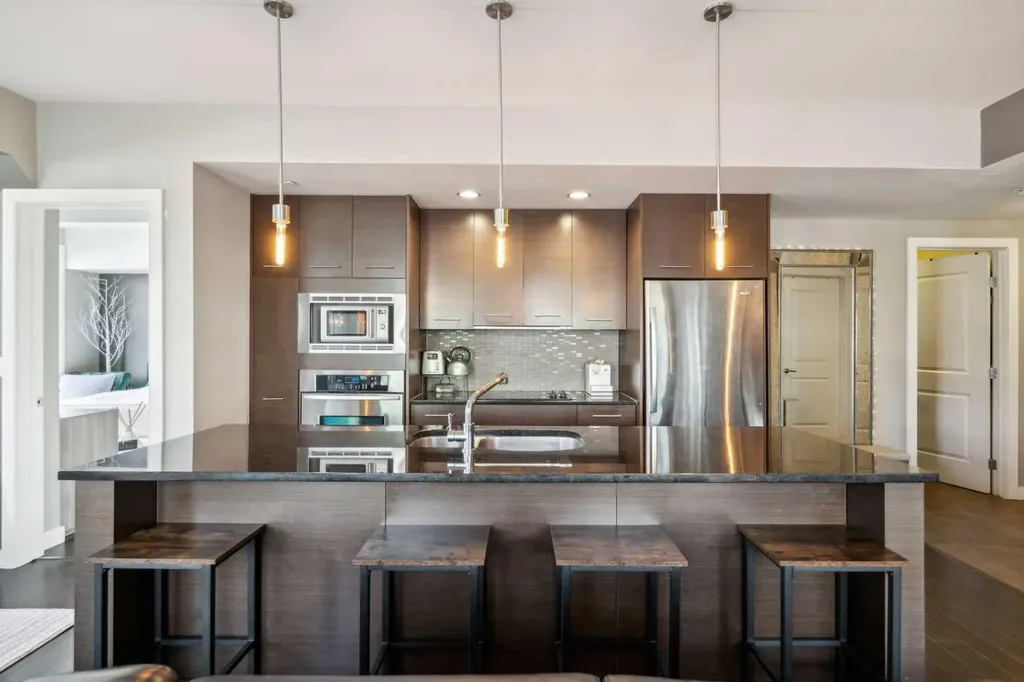 540 34 Street NW Calgary AB T2N 2X7