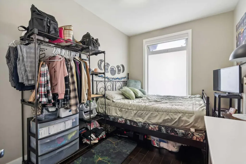 540 34 Street NW Calgary AB T2N 2X7