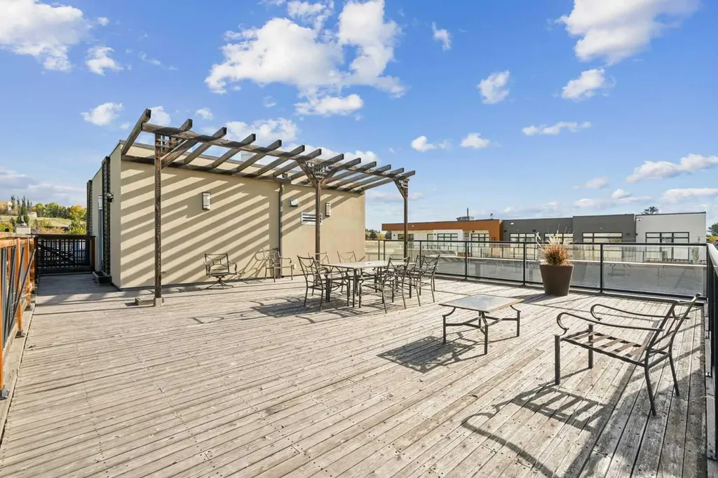 540 34 Street NW Calgary AB T2N 2X7