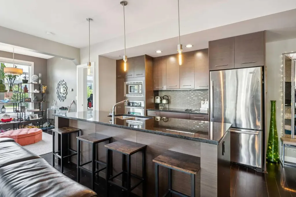 540 34 Street NW Calgary AB T2N 2X7