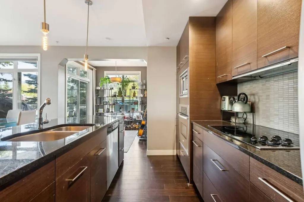 540 34 Street NW Calgary AB T2N 2X7