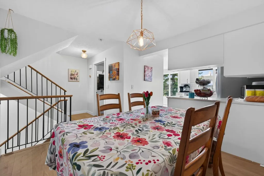1012 Ranchlands Boulevard NW Calgary AB T3g1y1