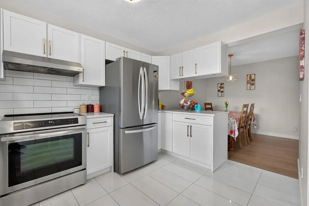 1012 Ranchlands Boulevard NW Calgary AB T3g1y1