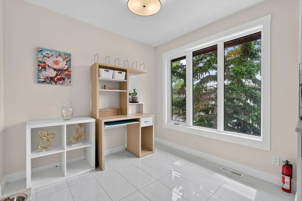 1012 Ranchlands Boulevard NW Calgary AB T3g1y1