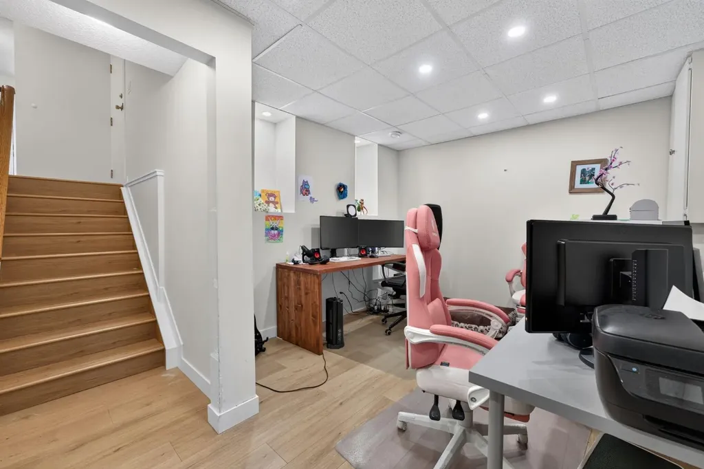 1012 Ranchlands Boulevard NW Calgary AB T3g1y1