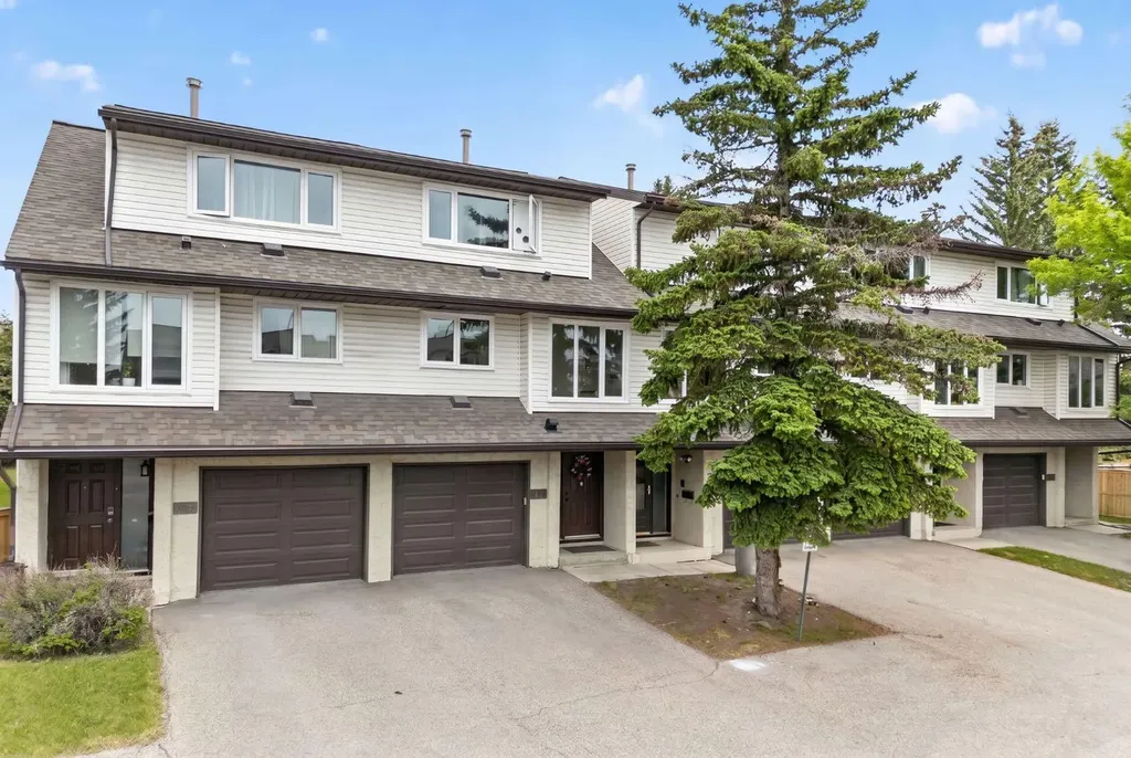 1012 Ranchlands Boulevard NW Calgary AB T3g1y1