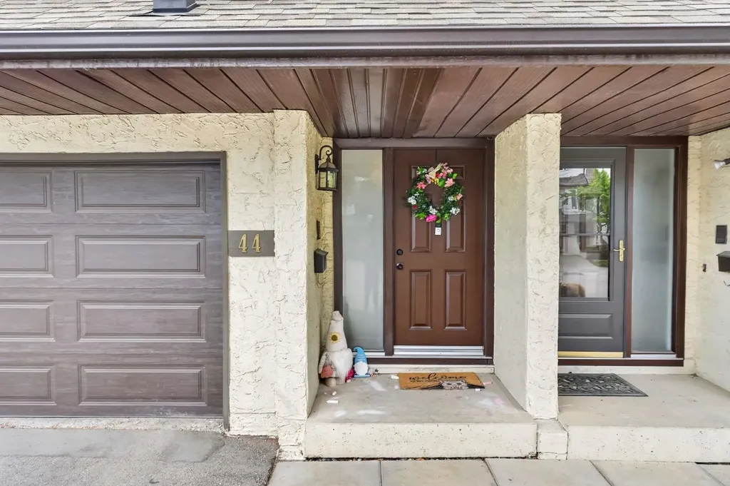 1012 Ranchlands Boulevard NW Calgary AB T3g1y1