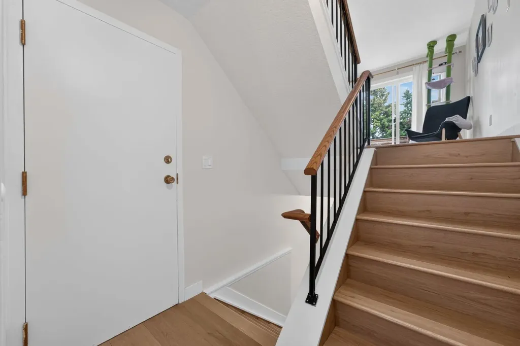 1012 Ranchlands Boulevard NW Calgary AB T3g1y1