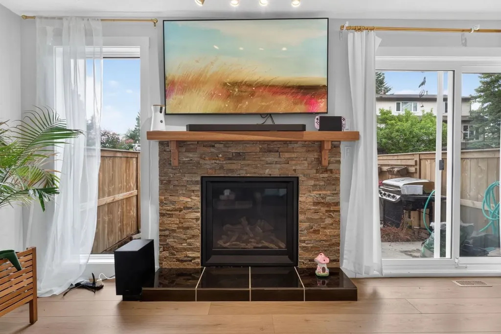 1012 Ranchlands Boulevard NW Calgary AB T3g1y1