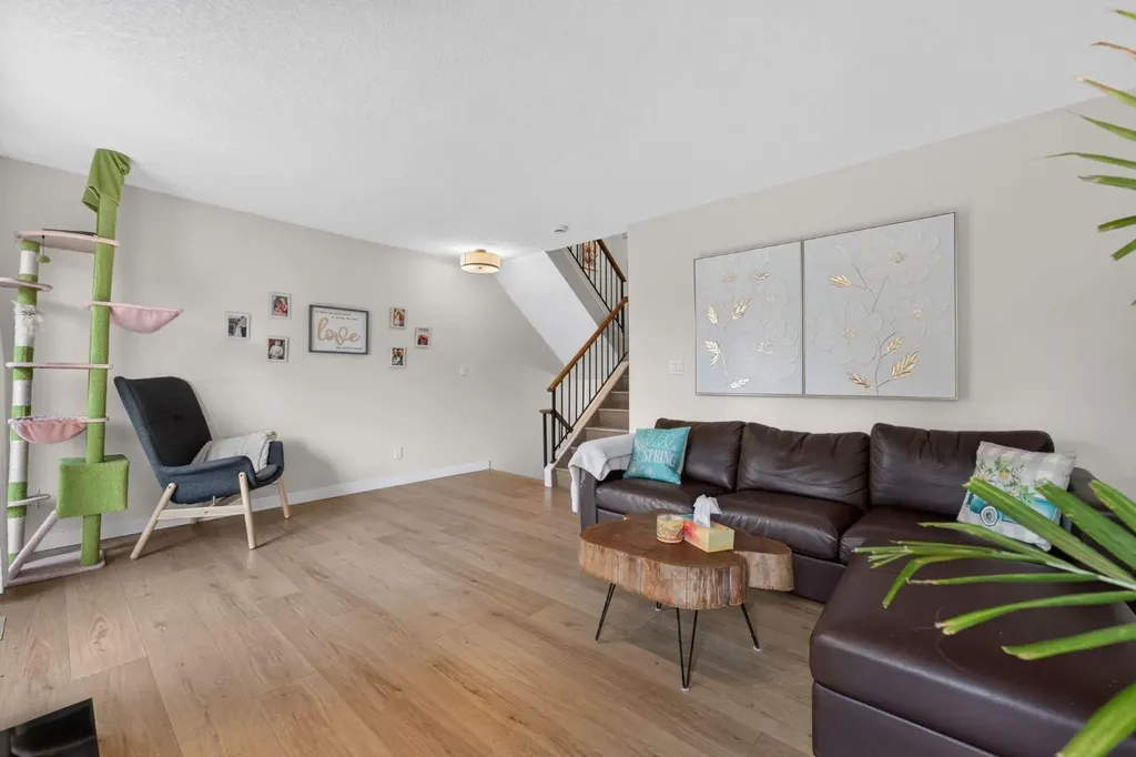 1012 Ranchlands Boulevard NW Calgary AB T3g1y1