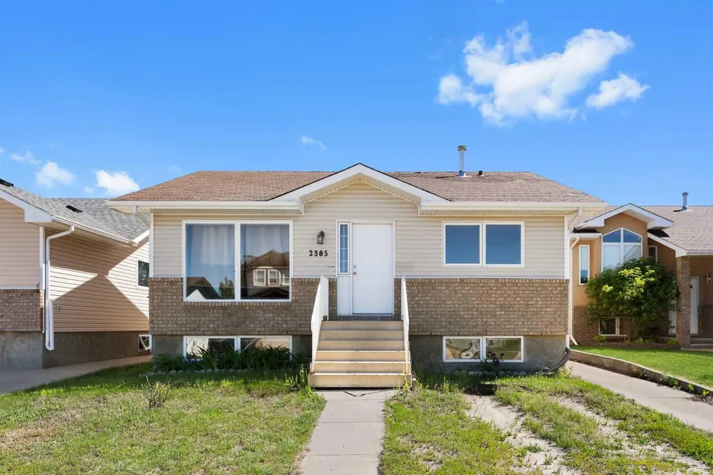 2385 Hatcher Drive NE Medicine Hat AB T1C1X5