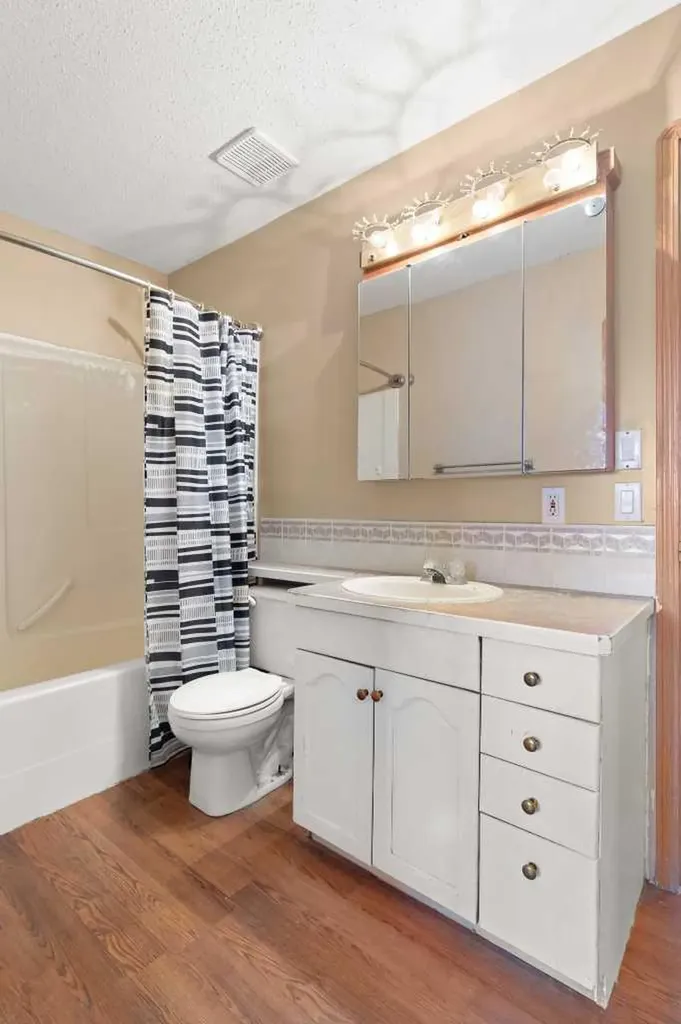 2385 Hatcher Drive NE Medicine Hat AB T1C1X5