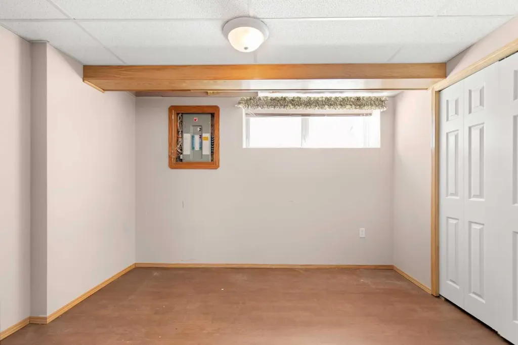 2385 Hatcher Drive NE Medicine Hat AB T1C1X5