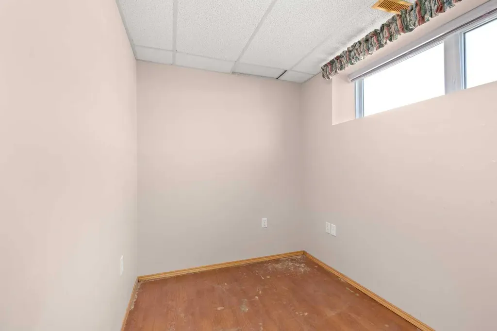 2385 Hatcher Drive NE Medicine Hat AB T1C1X5