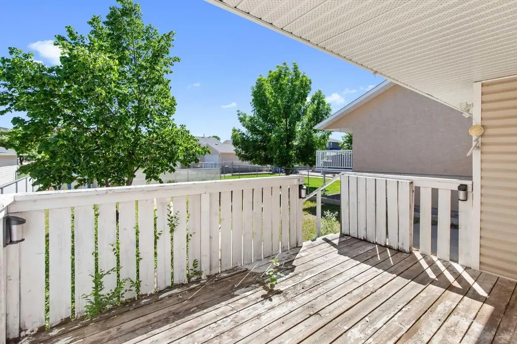 2385 Hatcher Drive NE Medicine Hat AB T1C1X5