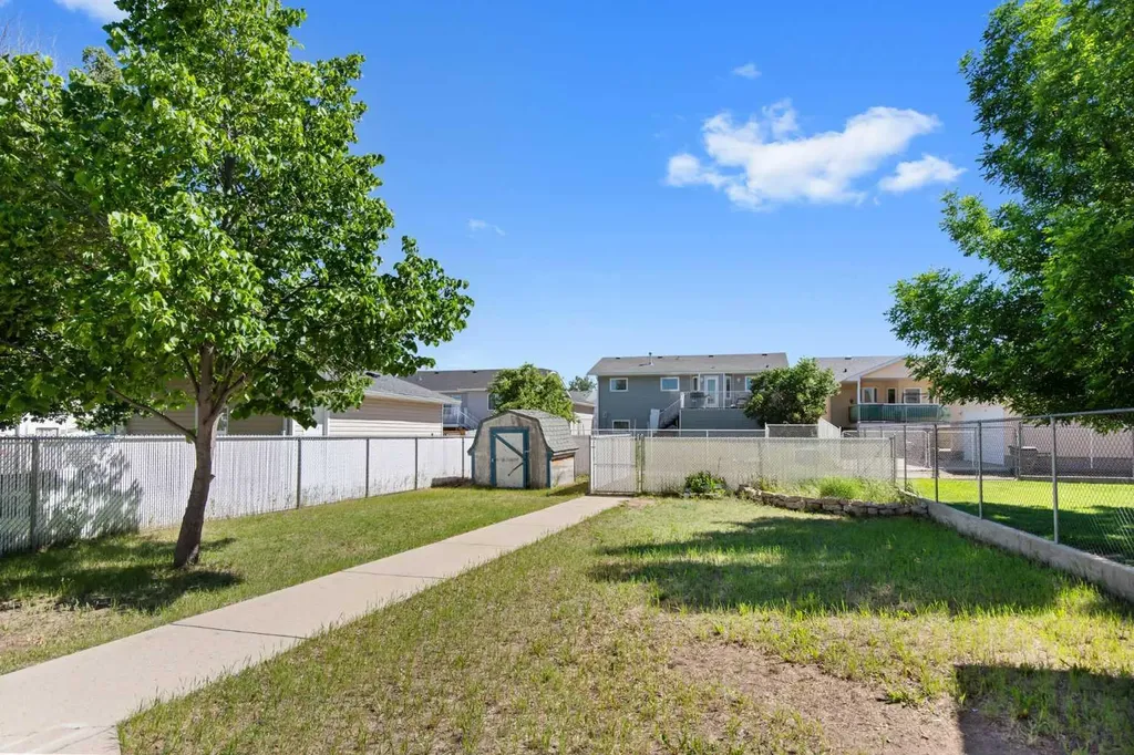 2385 Hatcher Drive NE Medicine Hat AB T1C1X5