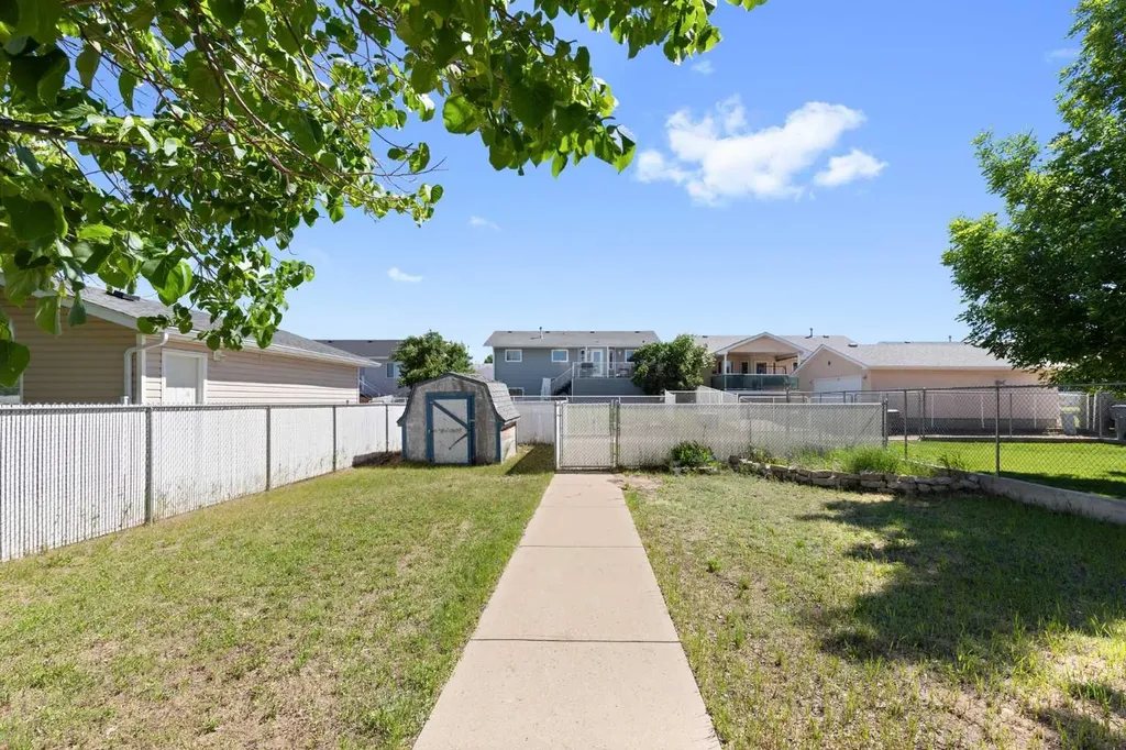 2385 Hatcher Drive NE Medicine Hat AB T1C1X5