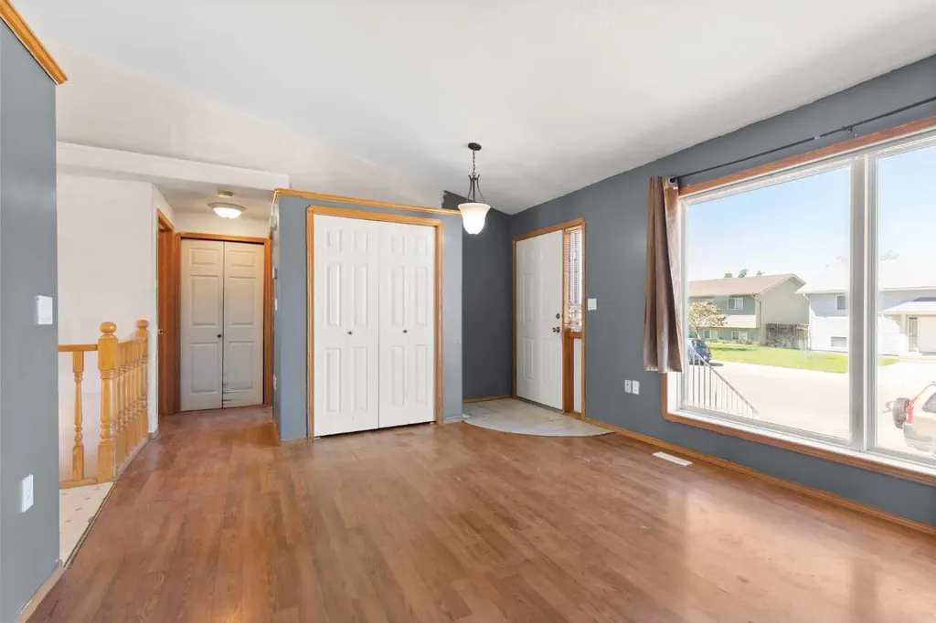 2385 Hatcher Drive NE Medicine Hat AB T1C1X5