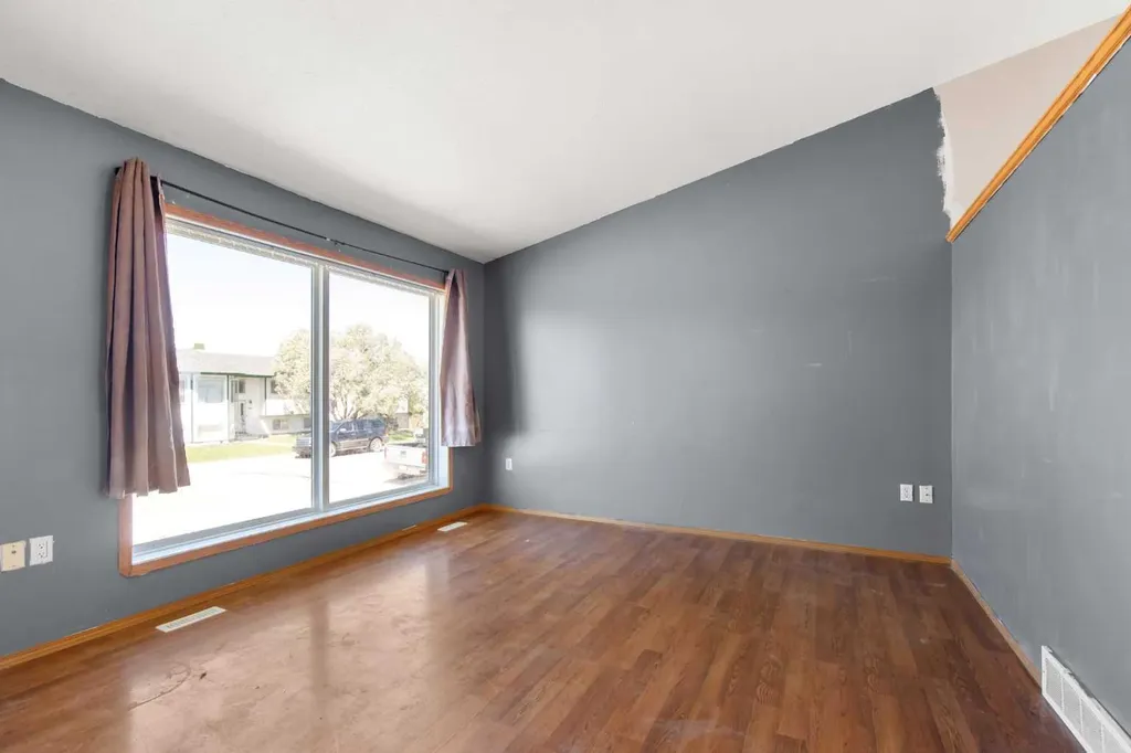 2385 Hatcher Drive NE Medicine Hat AB T1C1X5