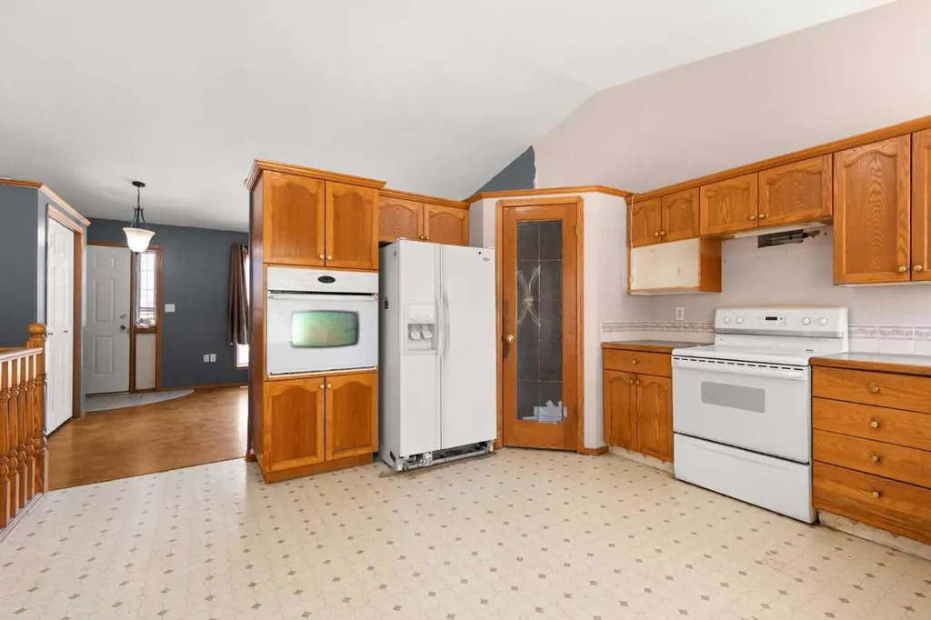 2385 Hatcher Drive NE Medicine Hat AB T1C1X5