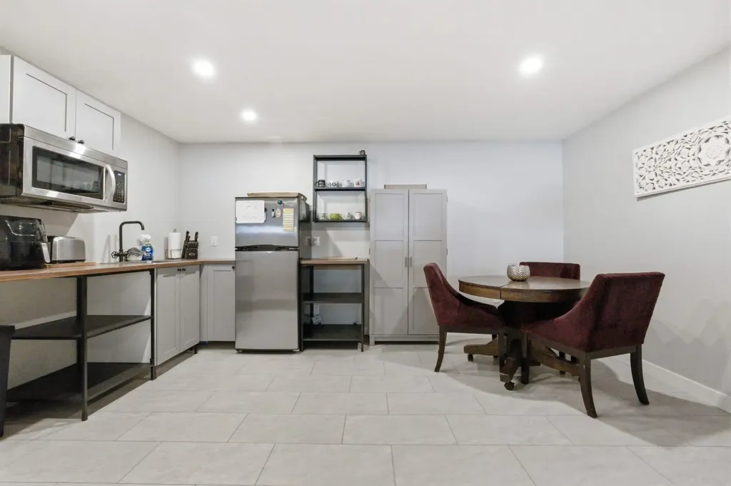 8411 Silver Springs Road NW Calgary AB T3B 4A6