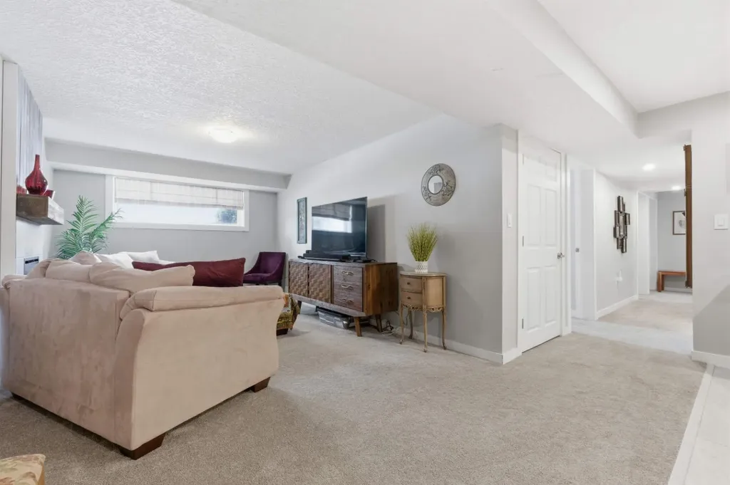 8411 Silver Springs Road NW Calgary AB T3B 4A6