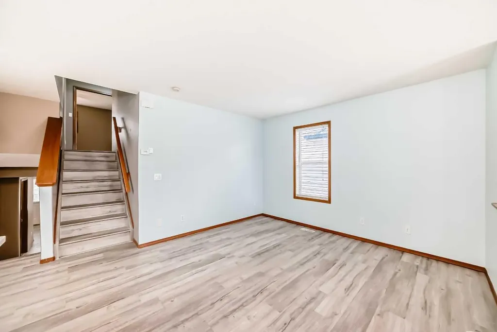 33 Stonegate Drive NW Airdrie AB T4B 2V6
