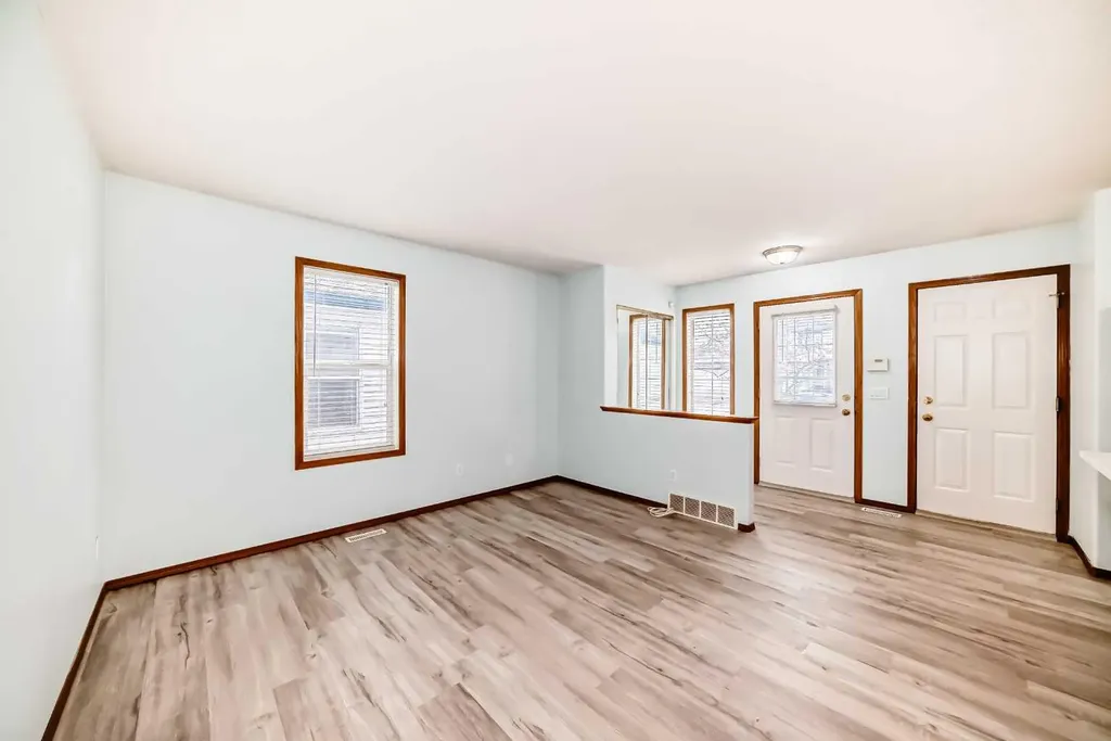 33 Stonegate Drive NW Airdrie AB T4B 2V6