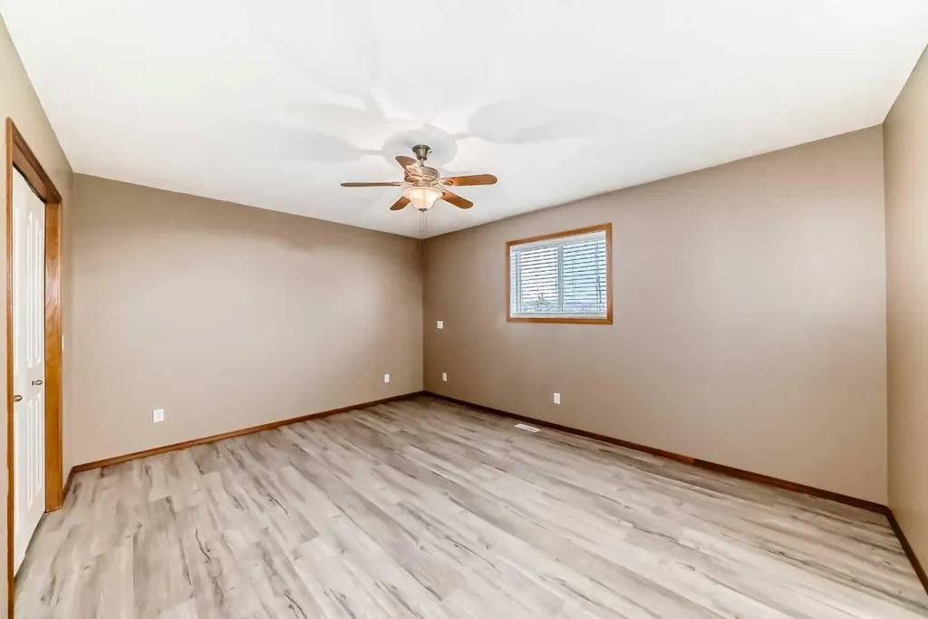 33 Stonegate Drive NW Airdrie AB T4B 2V6