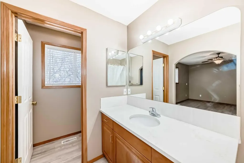 33 Stonegate Drive NW Airdrie AB T4B 2V6