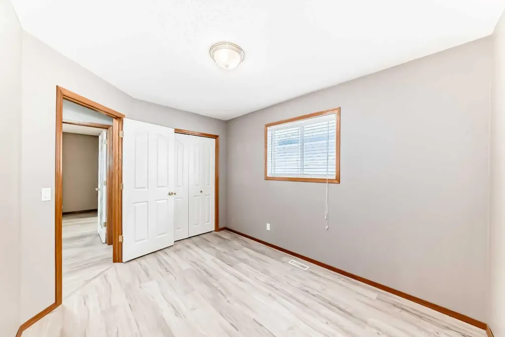 33 Stonegate Drive NW Airdrie AB T4B 2V6