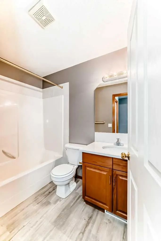 33 Stonegate Drive NW Airdrie AB T4B 2V6