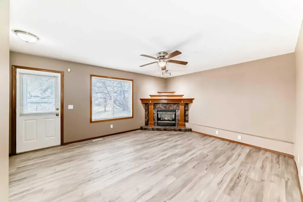 33 Stonegate Drive NW Airdrie AB T4B 2V6