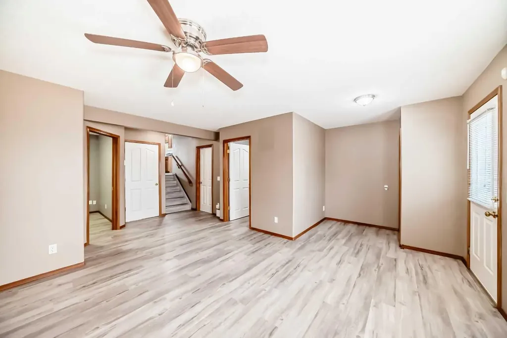 33 Stonegate Drive NW Airdrie AB T4B 2V6
