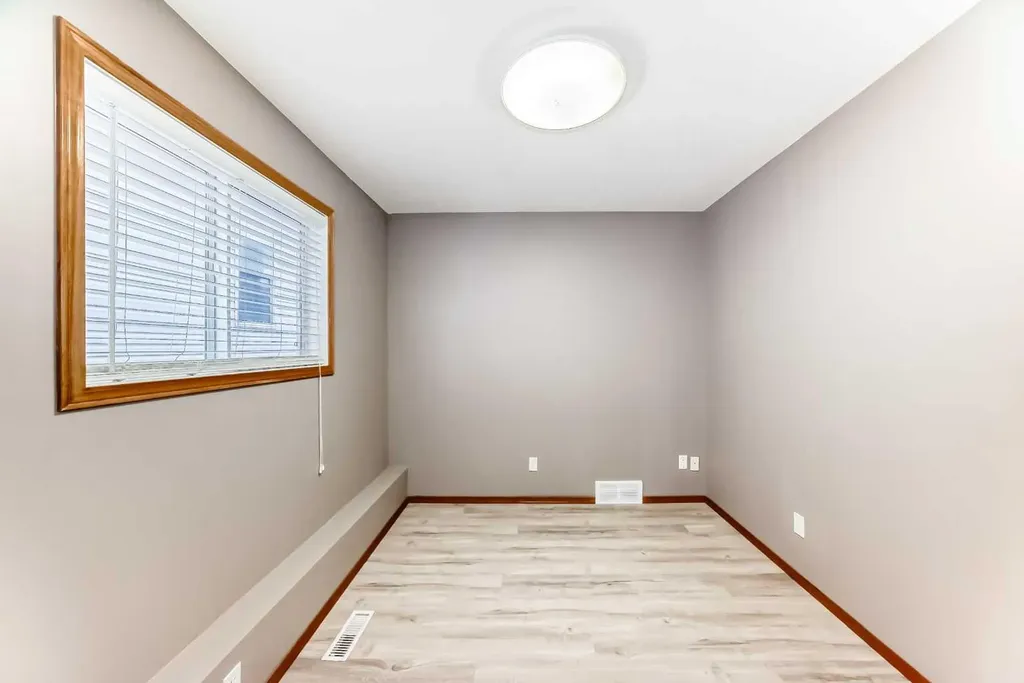 33 Stonegate Drive NW Airdrie AB T4B 2V6