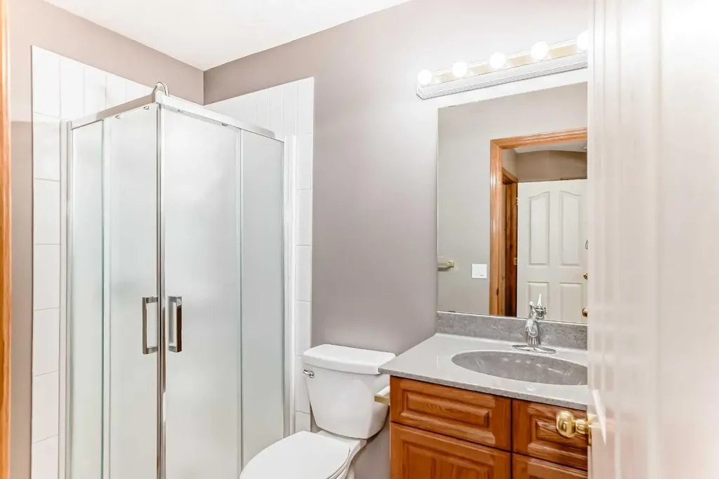 33 Stonegate Drive NW Airdrie AB T4B 2V6