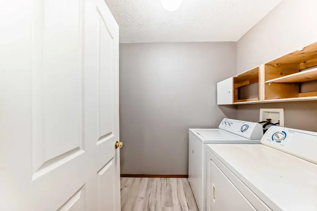33 Stonegate Drive NW Airdrie AB T4B 2V6