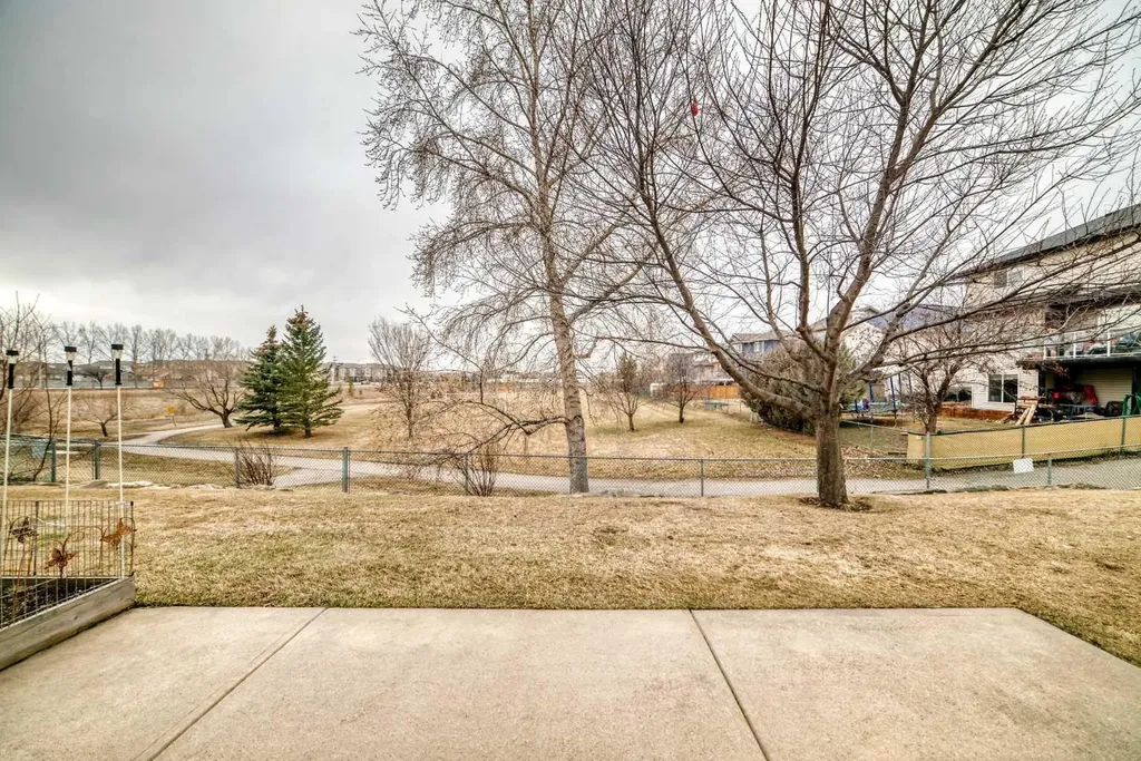33 Stonegate Drive NW Airdrie AB T4B 2V6