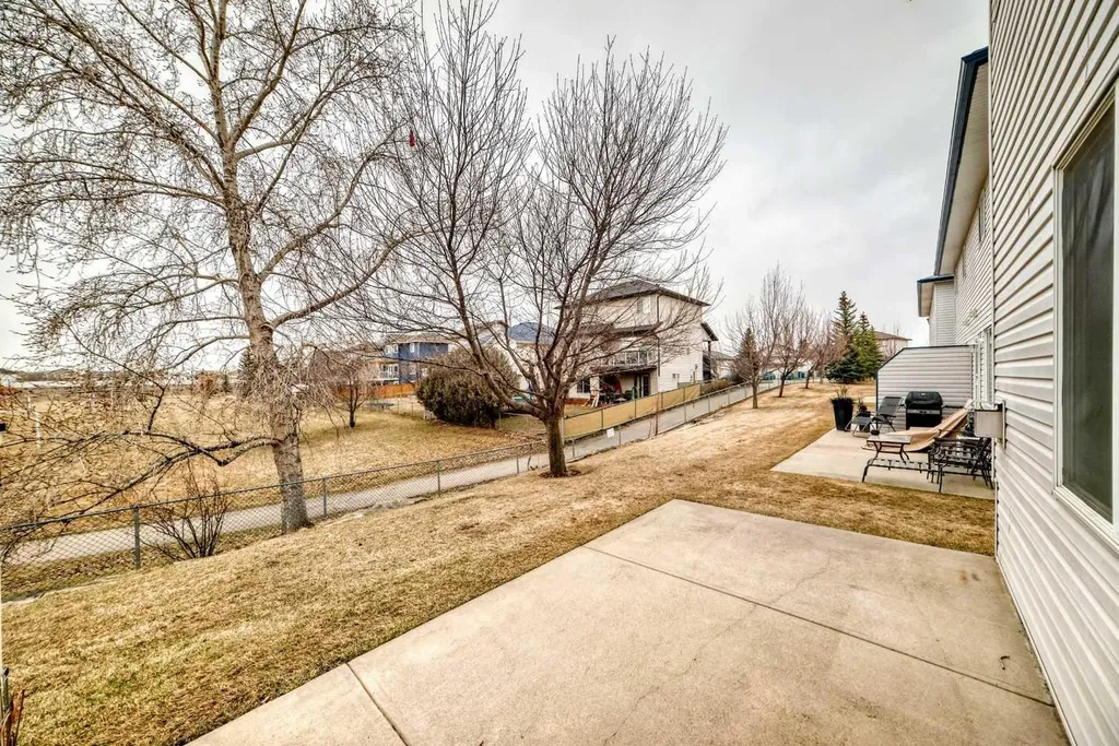 33 Stonegate Drive NW Airdrie AB T4B 2V6