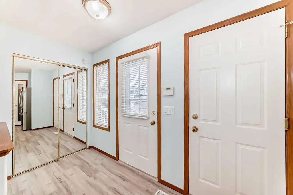 33 Stonegate Drive NW Airdrie AB T4B 2V6