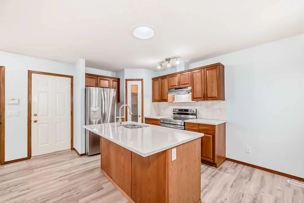 33 Stonegate Drive NW Airdrie AB T4B 2V6