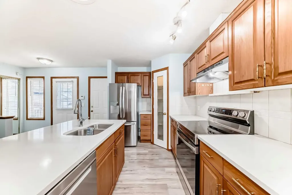 33 Stonegate Drive NW Airdrie AB T4B 2V6